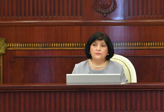 Sahibə Qafarova: "Prezidentin tibbi maskadan istifadə etməsi nümunə olmalıdır"