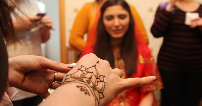 Naxçıvanlı xanımla italyalı bəyin xına mərasimi gündəm oldu - VİDEO