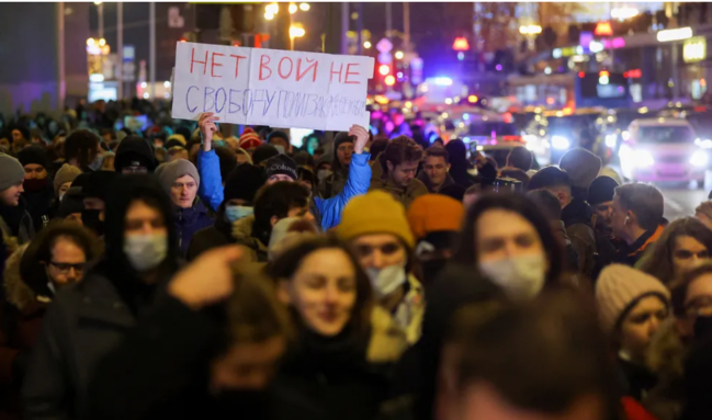 Rusiya ayağa qalxdı: MÜHARİBƏYƏ YOX! - FOTOLAR