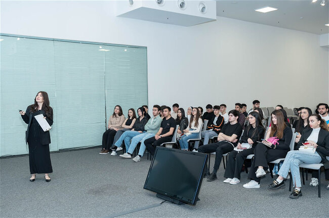 "MEDİAlab" layihəsi çərçivəsində ali təhsil müəssisələrinin tələbələri üçün infosessiya keçirilib
