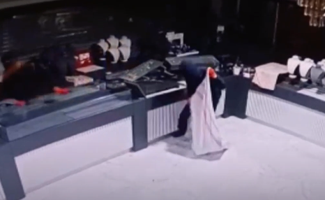 Zərgərlik mağazasını belə qarət etdilər - VİDEO