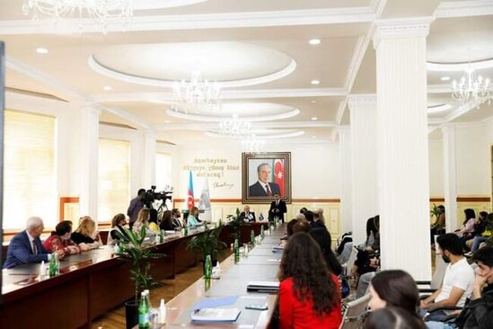 BDU və "ARB 24" telekanalı arasında əməkdaşlıq müqaviləsi imzalanıb