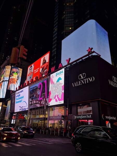 Azərbaycanlı dizaynerin "Şuşa" posteri Nyu-Yorkun məşhur MEYDANINDA - FOTO