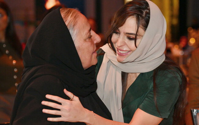 Prezidentin qızları Zəfəri şəhid anaları ilə qeyd etdi - Fotolar