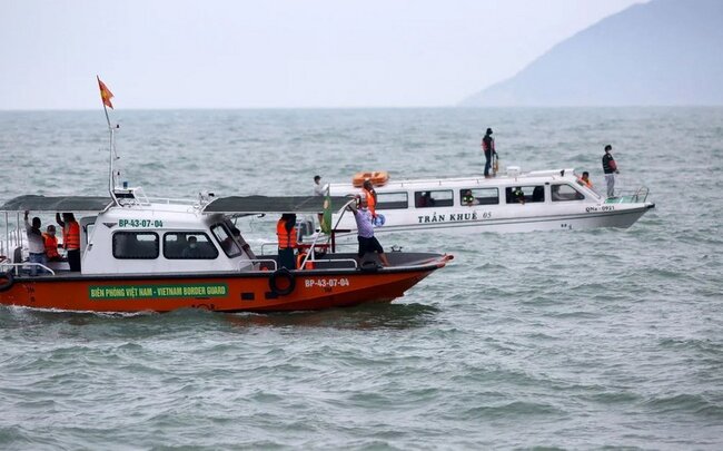 Vyetnamda turist gəmisi aşıb, 18 nəfər ölüb