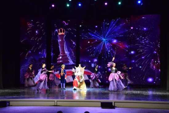 Mədət Quliyev xanımı Zəhra Quliyeva ilə tamaşada - FOTO