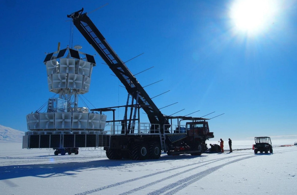 Antarktidada fizika qanunlarına zidd olan sirli siqnallar aşkar edilib