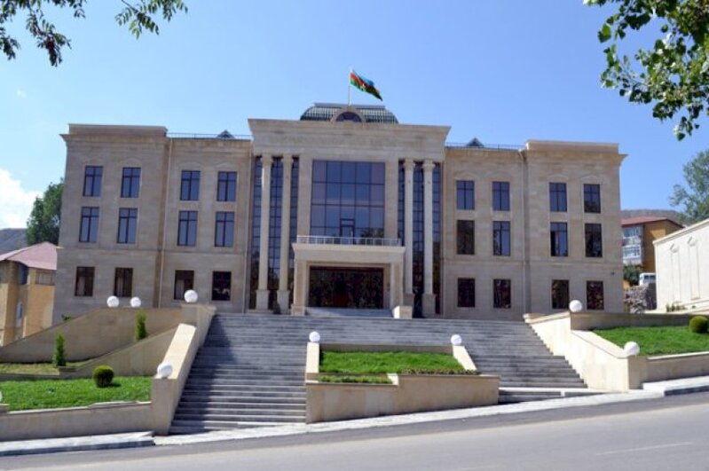 İcra Hakimiyyətində qalmaqal: İşdən çıxarılan əməkdaş nə tələb edir? - İDDİA