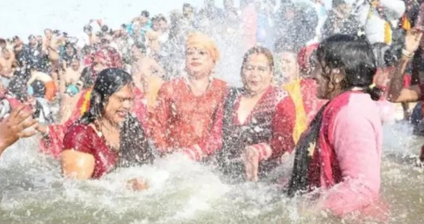 Hindistanda bayram ayinində faciə: 40-a yaxın uşaq boğuldu