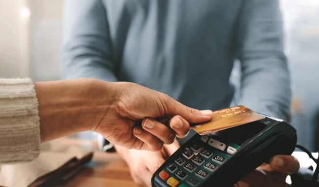 Azərbaycanda oktyabrda nağdsız ödənişlərin 88 %-i elektron ticarətin payına düşüb