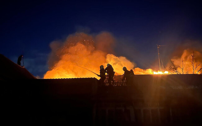 Gəncədə bitişik evlər yandı - Fotolar - Yenilənib