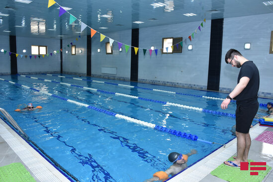 Ayağını ayı dişləyən xanım üzərək necə xilas oldu? – REPORTAJ