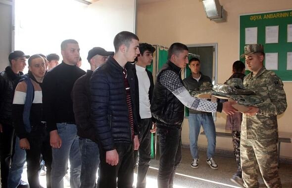 Müdafiə Nazirliyi gənc əsgərlərin ailə üzvləri və yaxınlarına müraciət etdi - FOTO