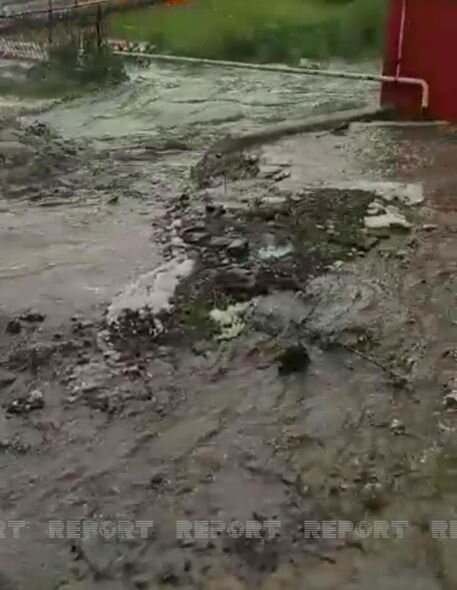 Daşkəsənə yağan güclü yağışdan sonra Xoşbulaq kəndinə sel gəlib - FOTO