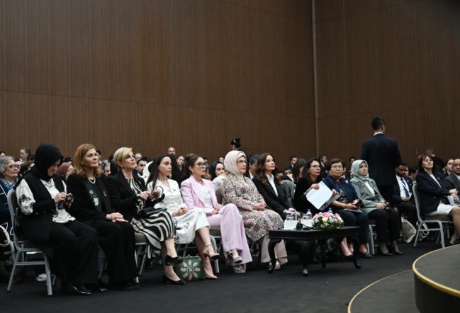 Mehriban Əliyeva Antalyada Fələstinlə bağlı paneldə iştirak edib - FOTO