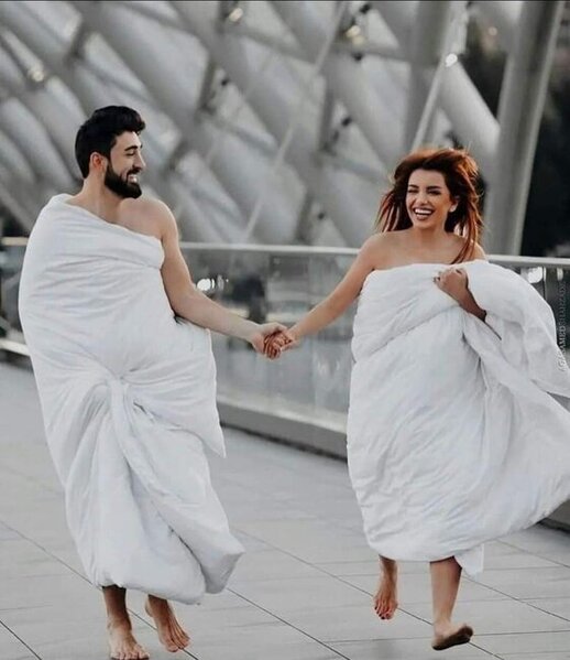 Yorğanla yarıçılpaq fotosessiya edən azərbaycanlı gənclər QINANDILAR - FOTO