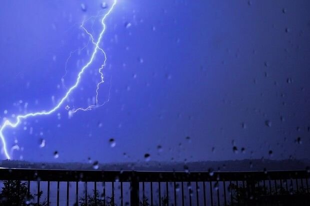 Leysan yağıb, şimşək çaxıb, Gəncədə güclü külək əsib - FAKTİKİ HAVA