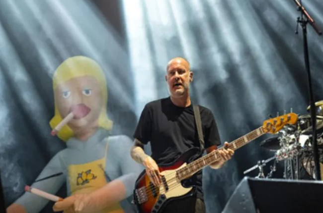 Məşhur rok qrupunun gitaraçısı qəfil öldü