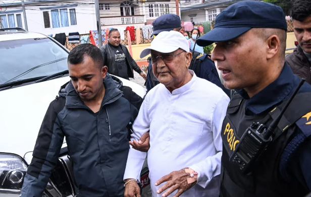 Nepalın sabiq baş naziri həbs edildi