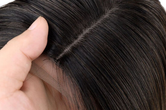 Xızıda QEYRİ-ADİ SOYĞUN: Qadın paltarı geyinib, parik taxan kişi maşınları saxladıb...