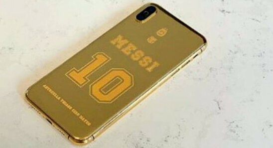 Messi telefonuna qızıl örtük çəkdirdi: Üstünə həyat yoldaşının adını yazdırdı – Foto