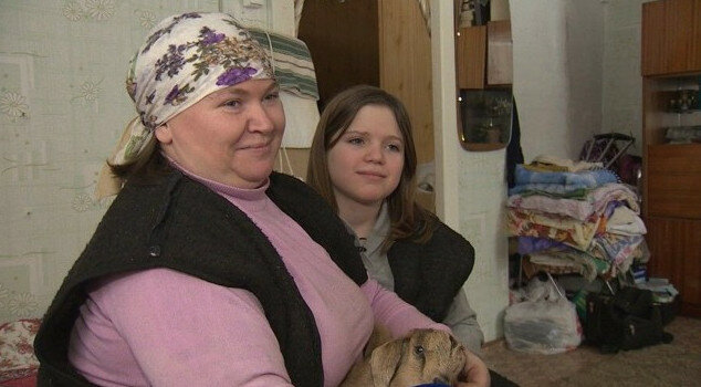 Kasıblıqdan şikayət edən qız kənddən qaçmalı oldu - FOTO