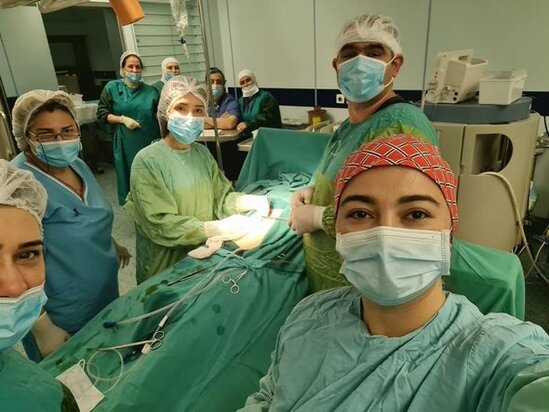 Bakıda 18 yaşlı qızın mədəsindən iki kiloqram "daş" ÇIXARILDI - FOTO