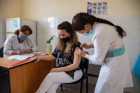 Hansı vətəndaşlara yalnız bir doza vaksin vurulmalıdır?