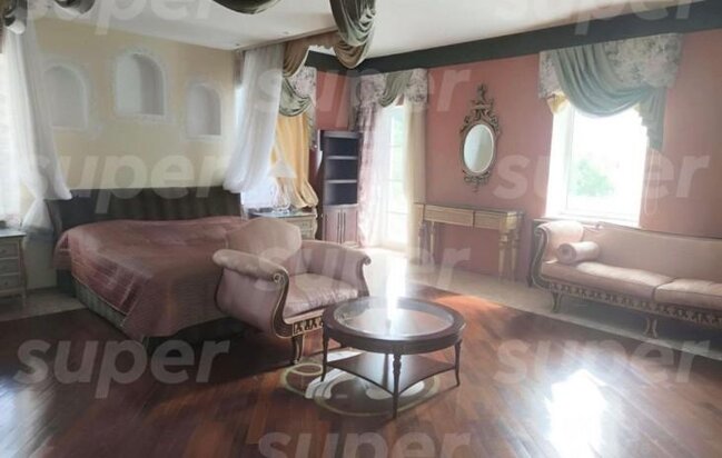 Qızı Alla Puqaçovanın bağışladığı evi satır