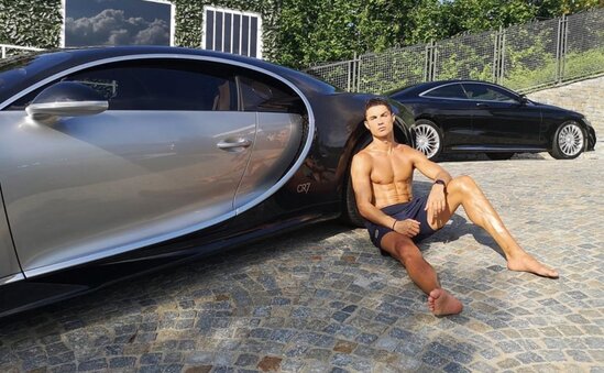 Ronaldo dünyanın ən bahalı avtomobilini aldı - Foto