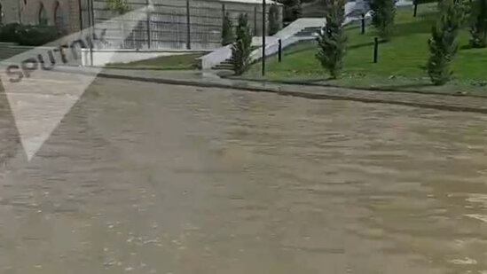 Bakıda "Ukrayna diarəsi"ni su basdı - VİDEO