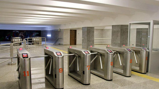 Metroda işıqlar söndü, əhali təşviş içində