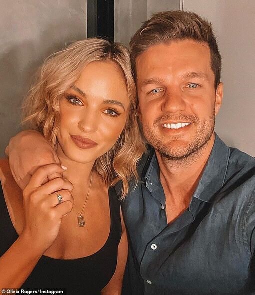 Model COVID-19-un qeyri-adi fəsadından danışdı - FOTO