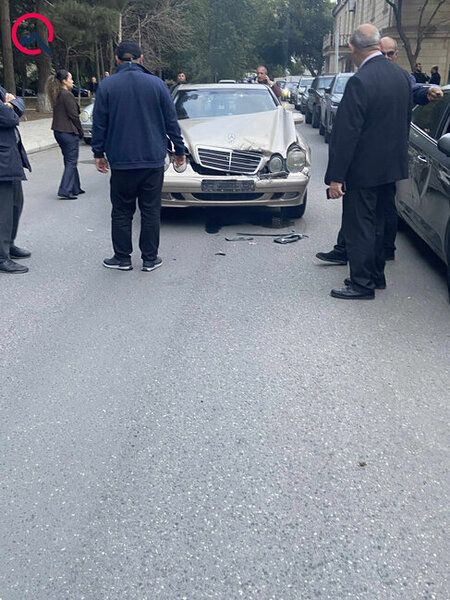 AMEA-nın həyətində zəncirvari qəza - Fotolar