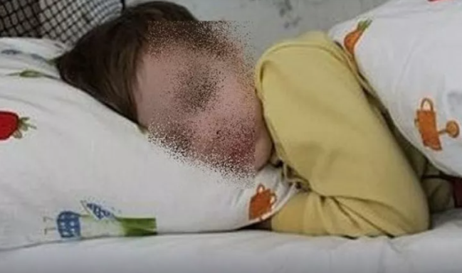 Kilsədən qayıdan ana oğlunu öldürdü: "Cənnətə göndərməli idim"