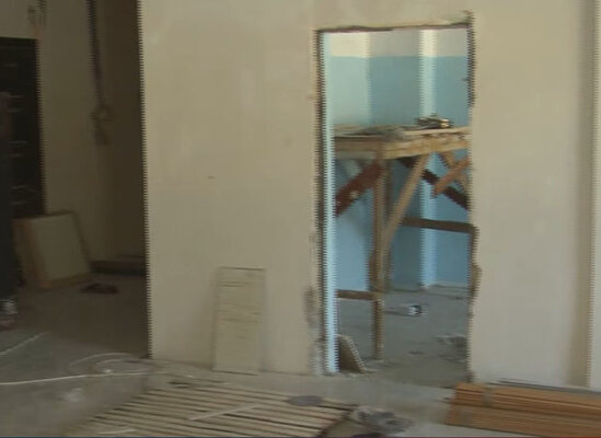 Məktəbin təmiri niyə bir fəhlənin öhdəsində qalıb? - VİDEO