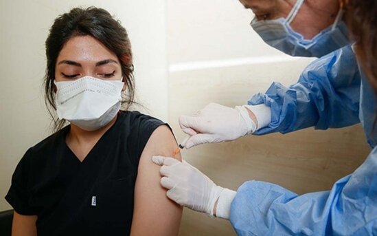 Məllimlərin məcburən 3-cü doza vaksin olunmaları iddialarına - Nazirlikdən reaksiya