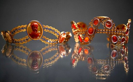 Bu taclar 1 milyona satıldı - Fotolar