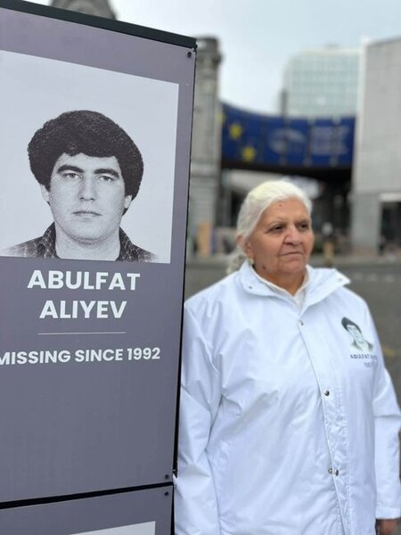 Azərbaycanlı itkin ailələri Avropa Parlamenti qarşısında etiraz aksiyası keçirib