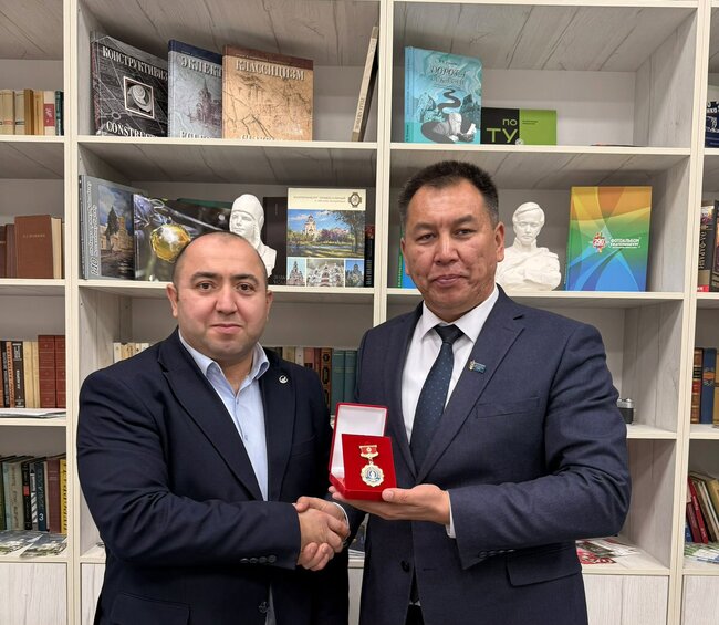 Aqil Ələsgər Bişkekdə medalla təltif olundu - Qırğızıstan Jurnalistlər Birliyinin fəxri üzvü seçildi