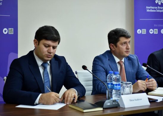 Medianın İnkişafı Agentliyində regionlarda nəşr olunan qəzetlərin baş redaktorları görüş keçirib