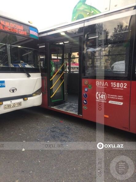 Bakıda iki sərnişin avtobusu toqquşub - FOTO