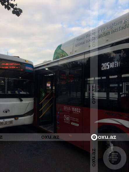 Bakıda iki sərnişin avtobusu toqquşub - FOTO