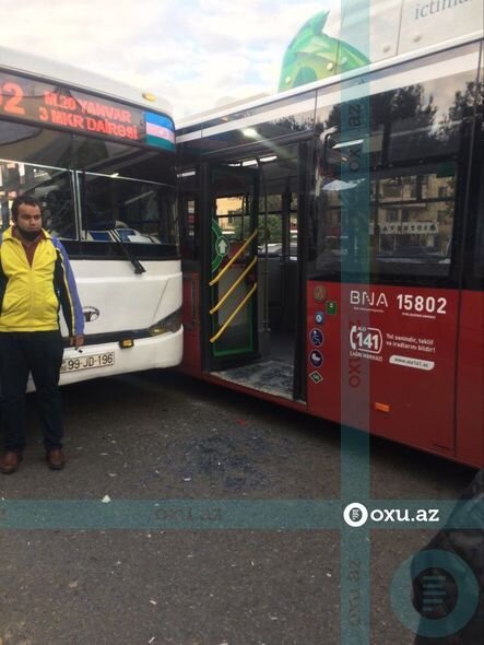 Bakıda iki sərnişin avtobusu toqquşub - FOTO