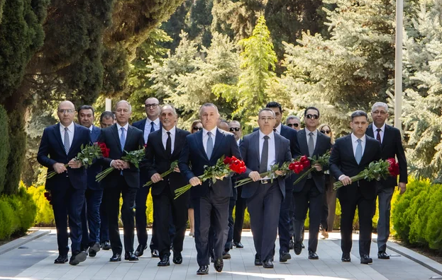 Ümummilli lider Heydər Əliyevin xatirəsi anılır - YENİLƏNİB+FOTO