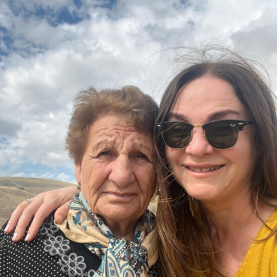 İllər sonra doğma kəndini görən Məlahət Abbasova ağladı - Video