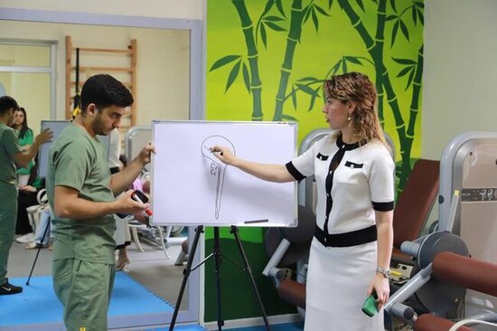 Osteopat-terapevt Elfanə Süleymanova ATU tələbələri üçün görüş keçirdi
