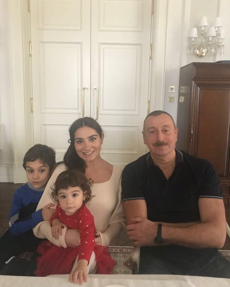 Nəvələrindən prezidentə ad günü hədiyyəsi – FOTO