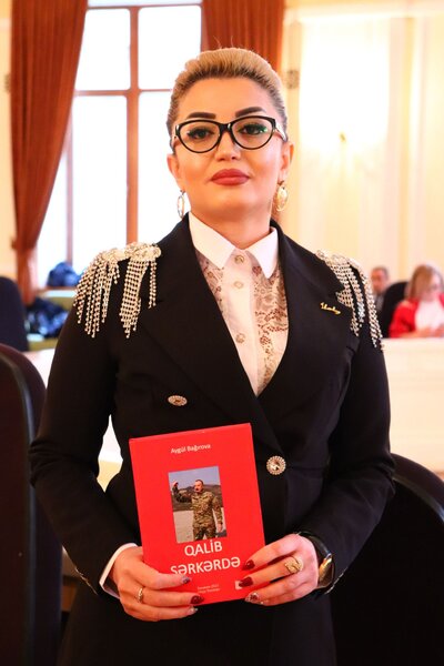 "Qalib Sərkərdə" - QƏLƏBƏMİZ barədə kitab nəşr olundu - FOTOLAR