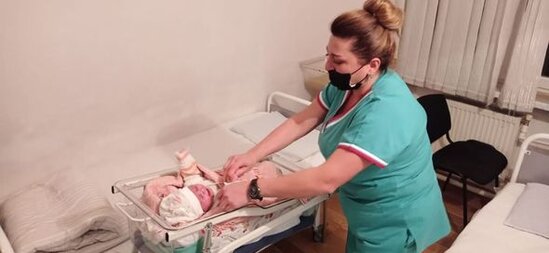 Azərbaycanda ikiaylıq körpə küçəyə atıldı – FOTO